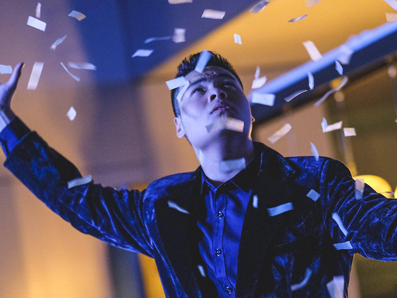 Corporate magic show performer by BounceParkSG