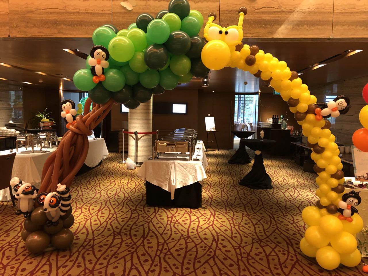Customized balloon arch by BounceParkSG