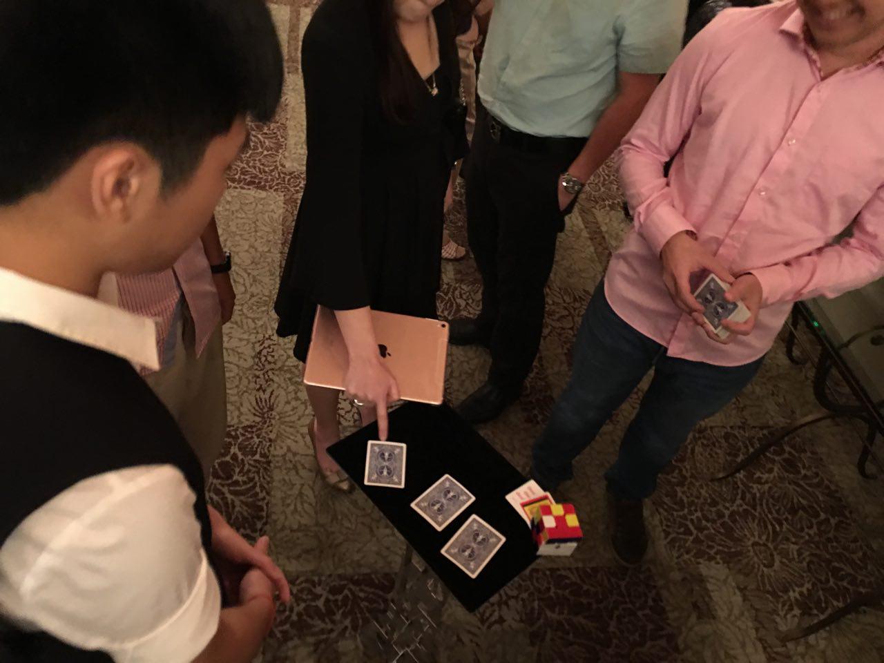 Roving close-up magician by BounceParkSG