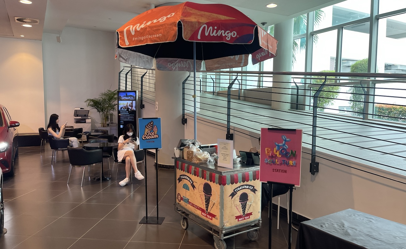 Traditional ice cream cart at a BounceParkSG event