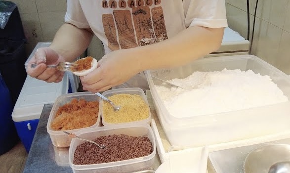 Tutu kueh live station at a BounceParkSG event